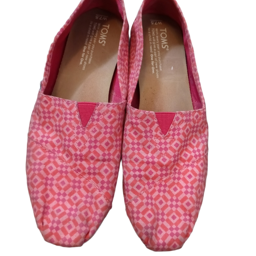 Toms,patterned flats,size 7.5